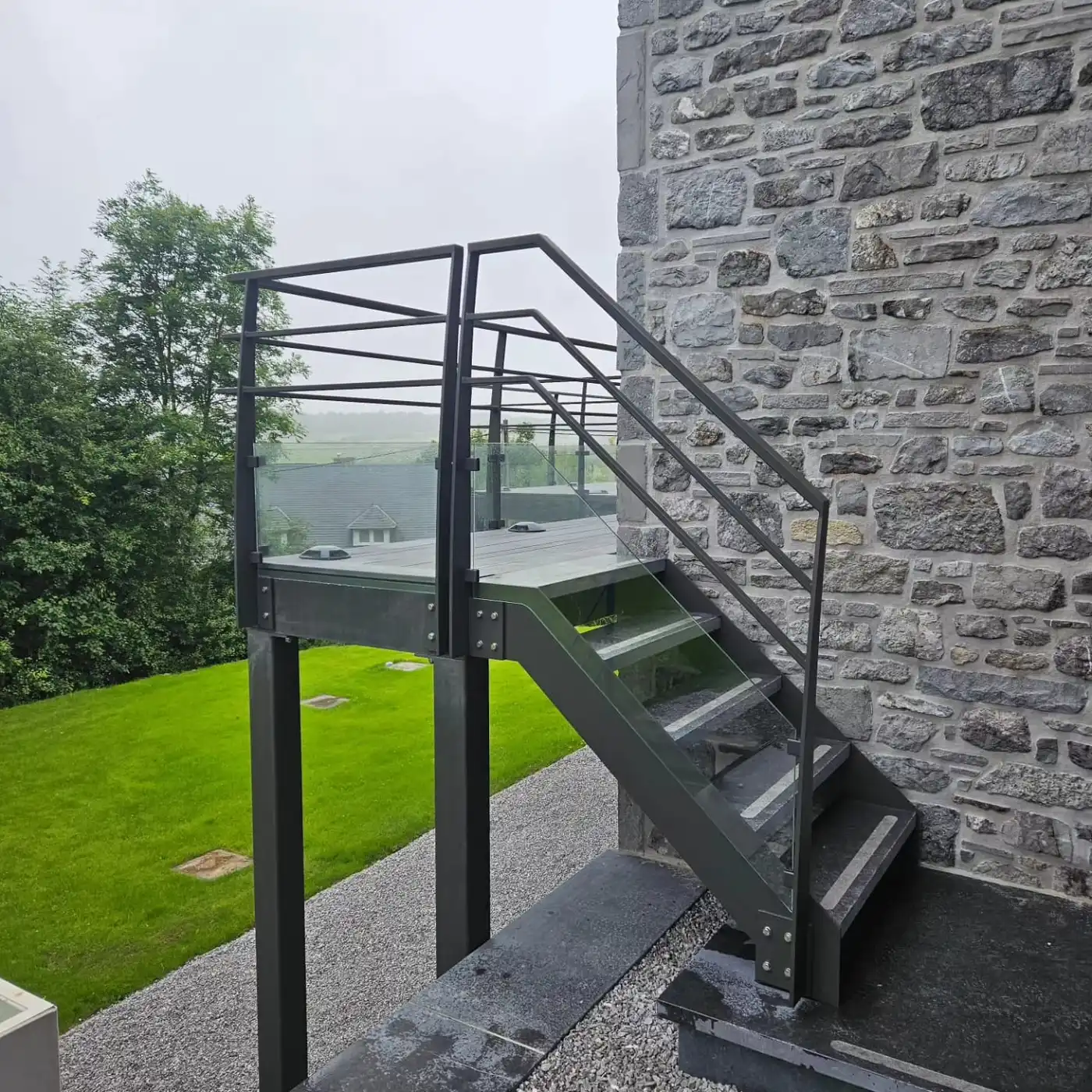 Escalier extérieur acier, accès terrasse