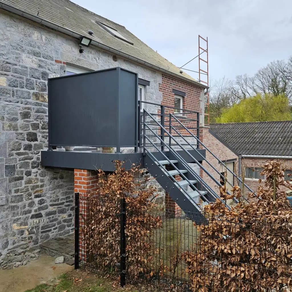 Escalier extérieur acier