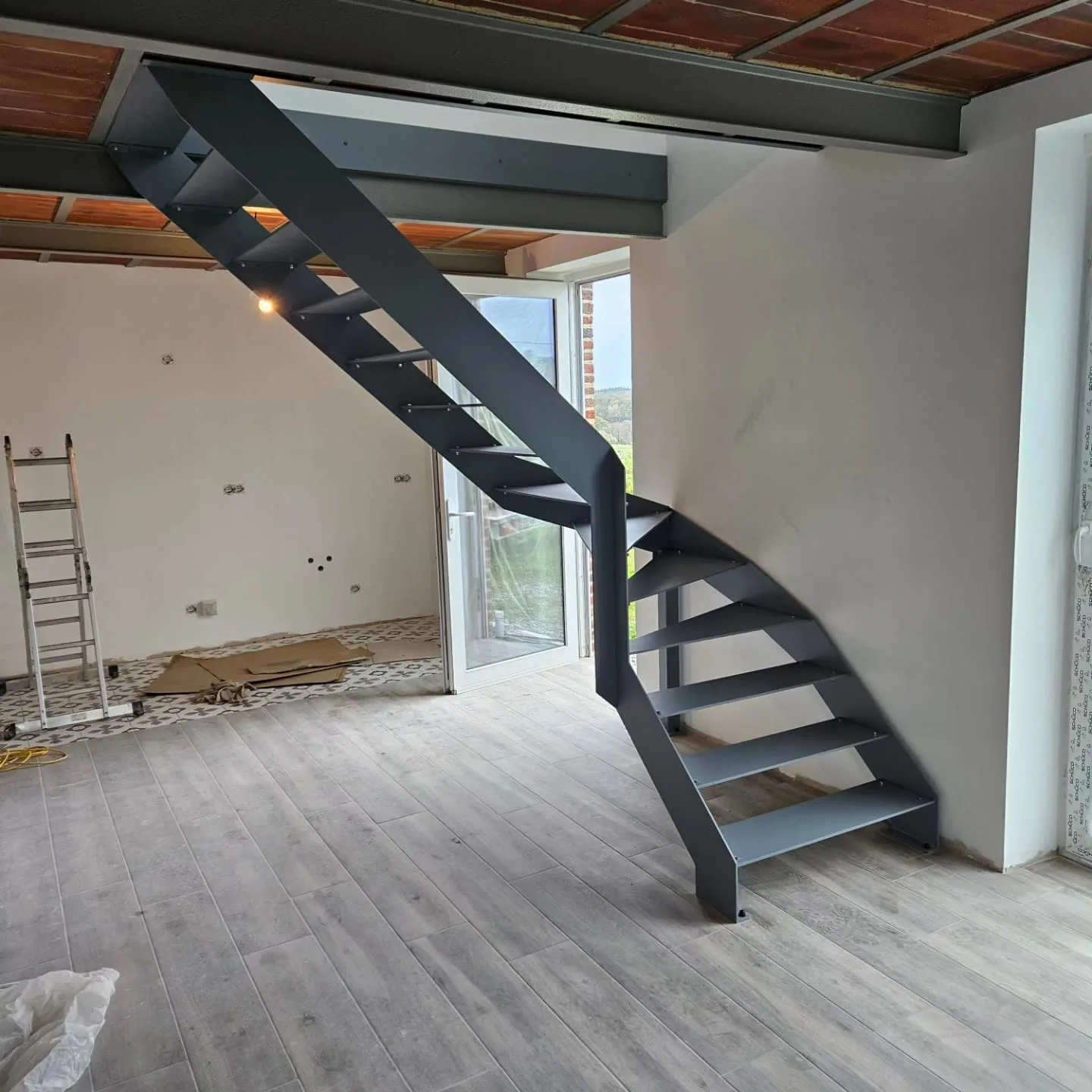 Escalier quart-tournant tout acier anthracite