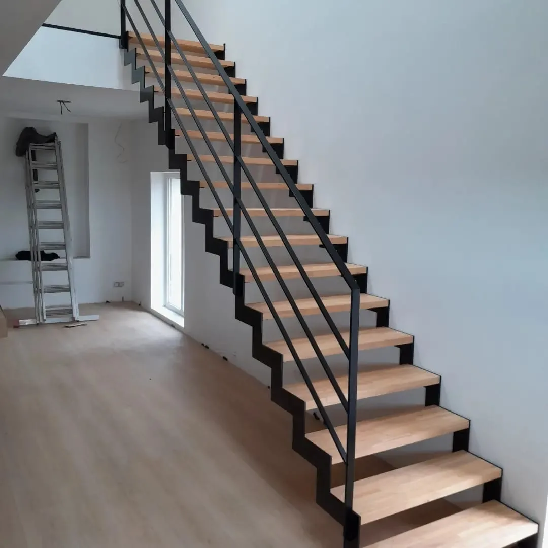 Escalier limon acier, garde-corps horizontaux et bois