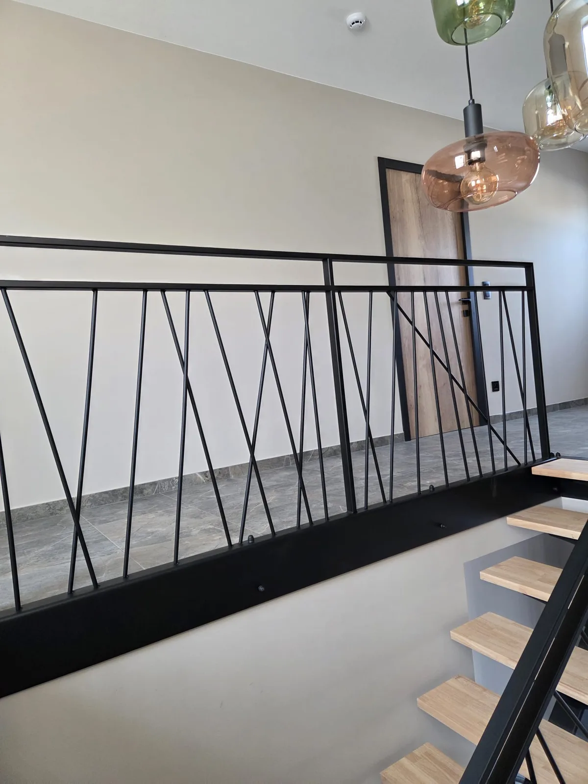 Garde-corps palier acier noir, barreaux croisés