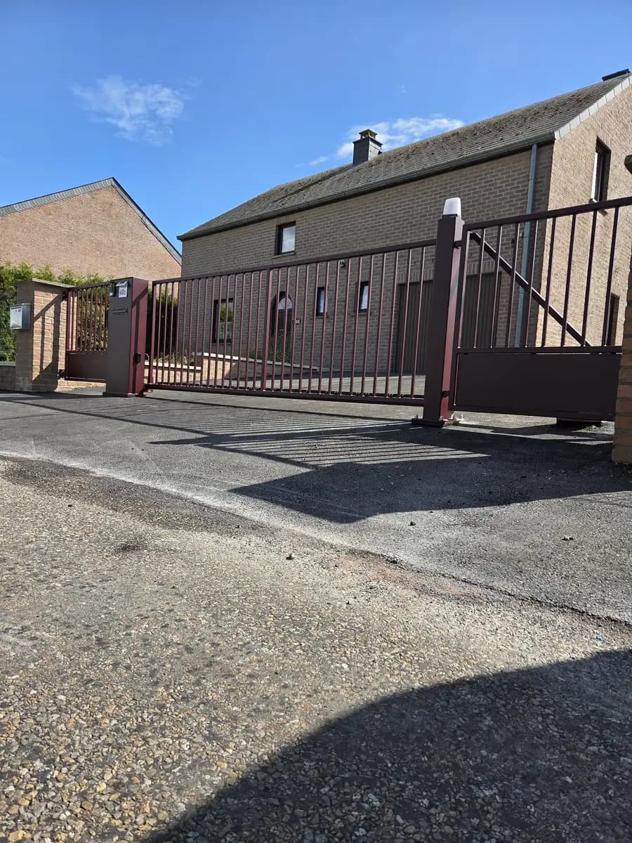 Portail coulissant acier