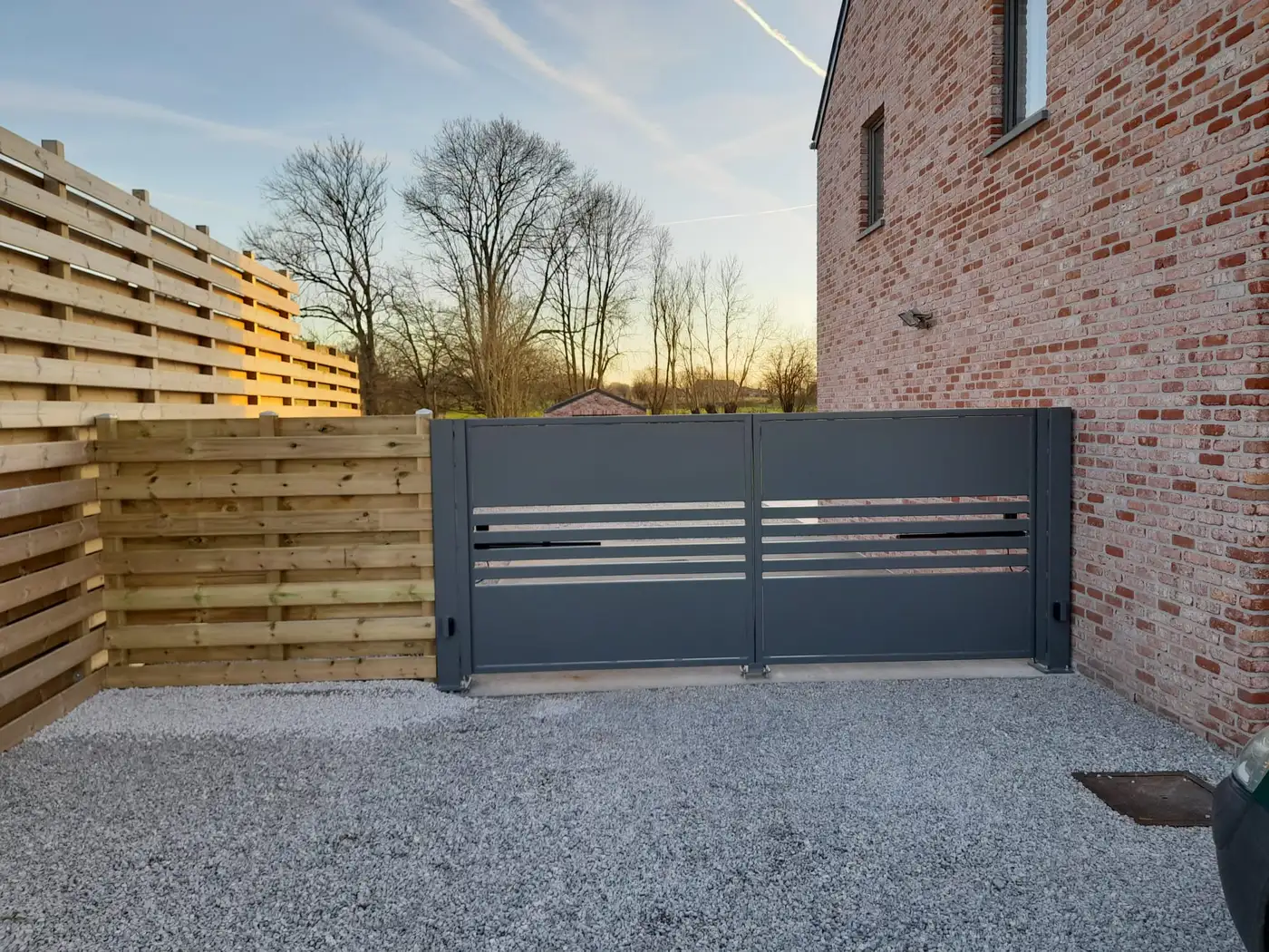 Portail battant acier anthracite lames horizontales